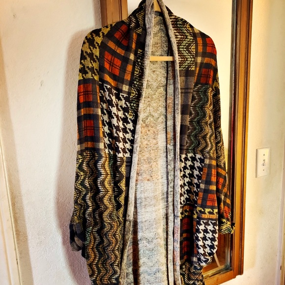 Thin Layer: Knit shrug, long, one size. - Picture 3 of 3